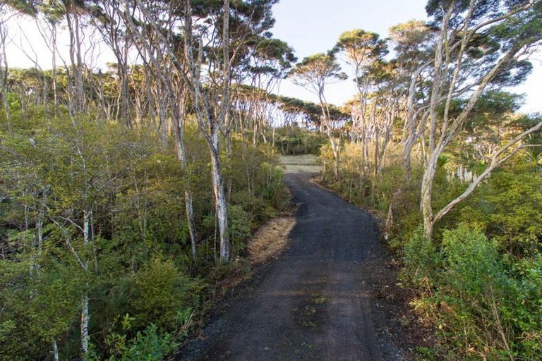 Photo of property in 12 Chenery Road, Red Beach, 0932