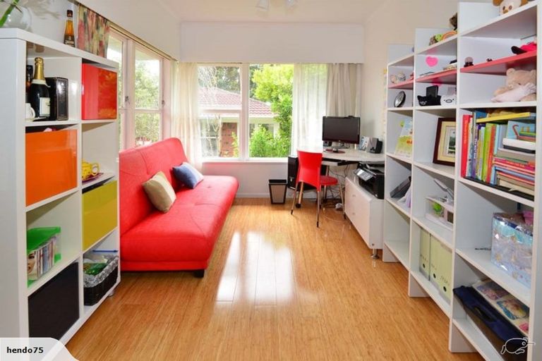 Photo of property in 2/97 Archers Road, Hillcrest, Auckland, 0629