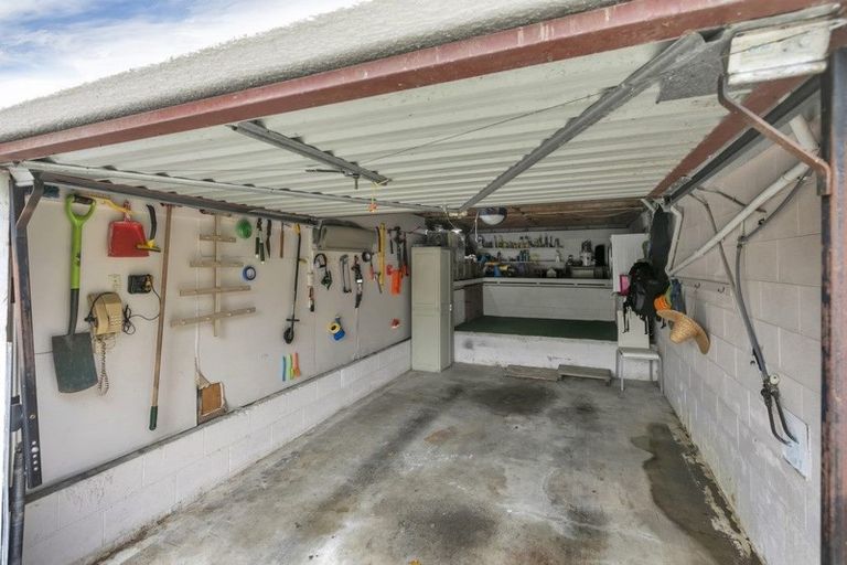 Photo of property in 1/5 Stott Avenue, Birkdale, Auckland, 0626