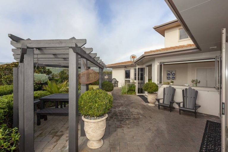 Photo of property in 136 Renown Road, Raumati South, Paraparaumu, 5032