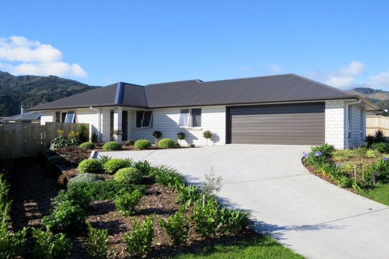Photo of property in 64 Golden Shore Place, Coromandel, 3506