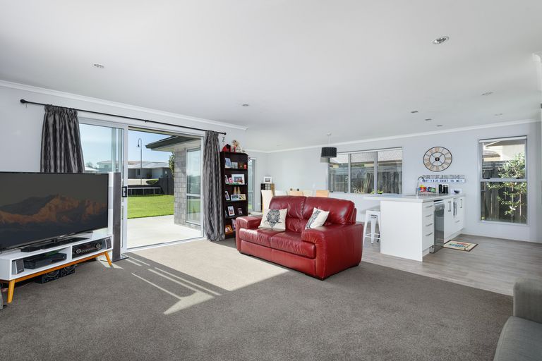 Photo of property in 216 Ballintoy Park Drive, Welcome Bay, Tauranga, 3175