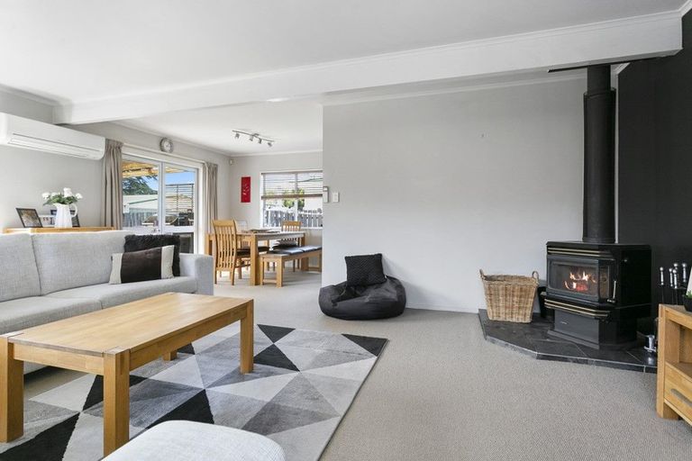 Photo of property in 16 Sheridan Crescent, Leamington, Cambridge, 3432