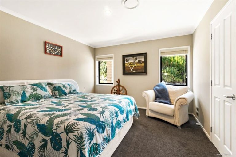 Photo of property in 81 Vaughans Road, Okura, Albany, 0792