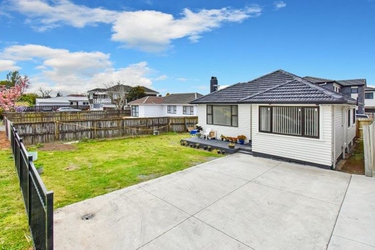 Photo of property in 11 Oxford Road, Manurewa, Auckland, 2102