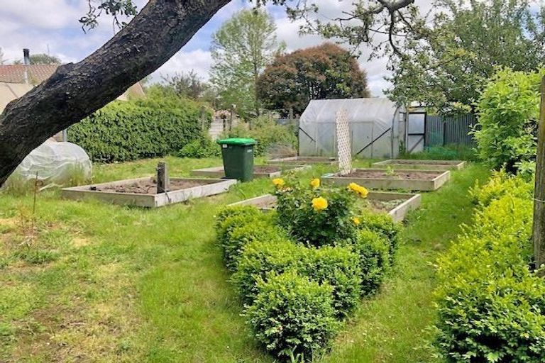 Photo of property in 16 Gordon Street, Southbridge, 7602