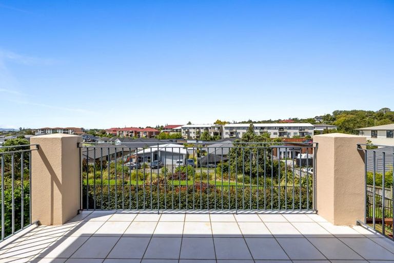 Photo of property in 1/126 Whangaparaoa Road, Red Beach, 0932