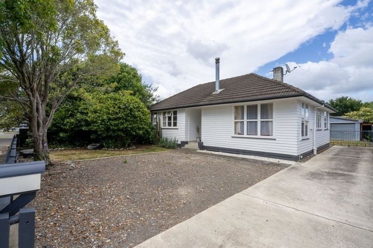 Photo of property in 18 Exeter Crescent, Takaro, Palmerston North, 4412