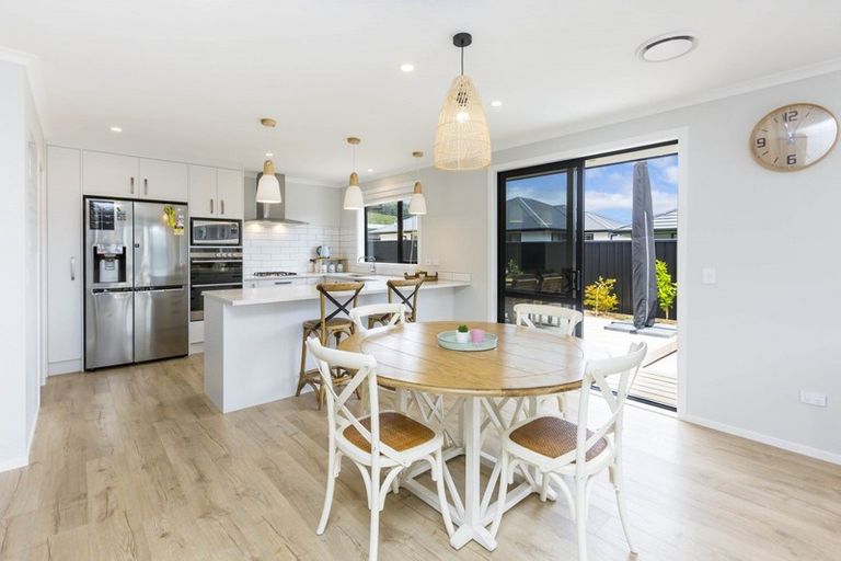 Photo of property in 27 Salisbury Crescent, Wallaceville, Upper Hutt, 5018