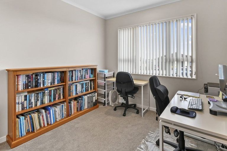 Photo of property in 3 Papaview Road, Papakura, 2110