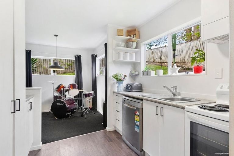 Photo of property in 4/24 Eastglen Road, Glen Eden, Auckland, 0602