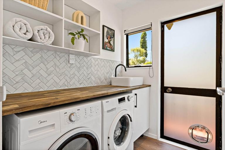 Photo of property in 1/85 Kaurilands Road, Titirangi, Auckland, 0604