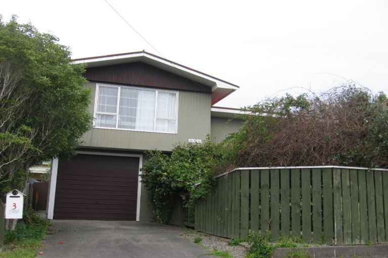 Photo of property in 3 Peters Avenue, Cloverlea, Palmerston North, 4412