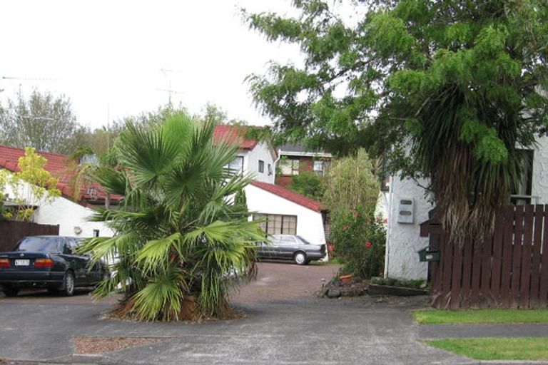 Photo of property in 2/17 Sturm Avenue, Massey, Auckland, 0614