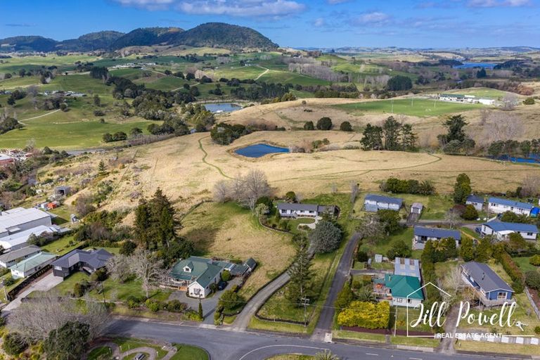Photo of property in 10 View Street, Maungaturoto, 0520