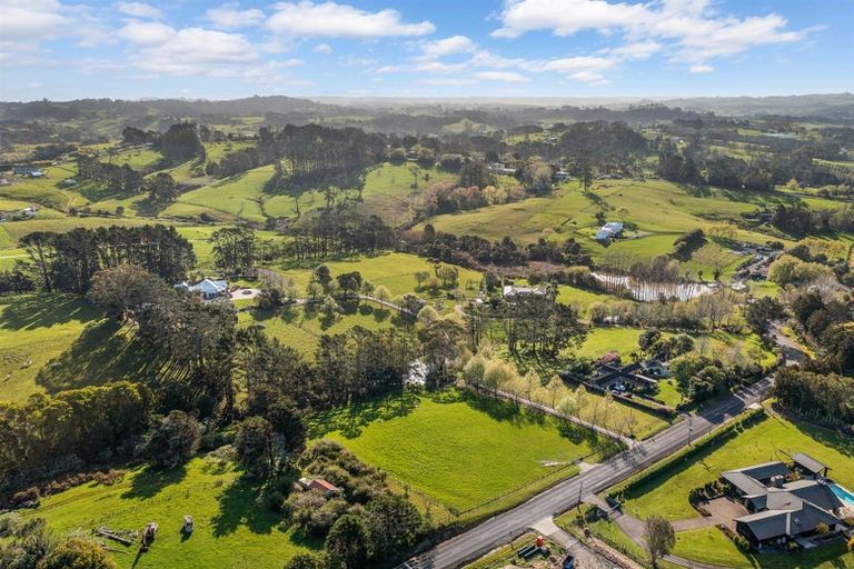 Photo of property in 68 Pomona Road, Kumeu, 0891