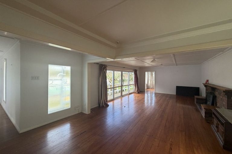 Photo of property in 13a Seaview Road, Marfell, New Plymouth, 4310