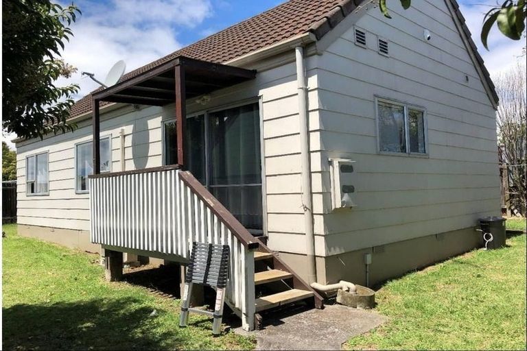 Photo of property in 2/92 Kenderdine Road, Papatoetoe, Auckland, 2025