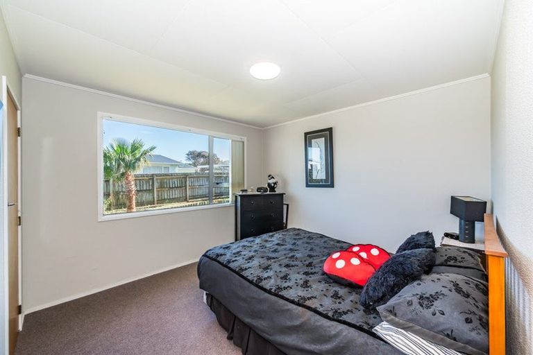 Photo of property in 4 Elder Grove, Paraparaumu, 5032