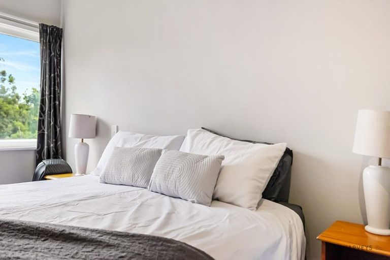 Photo of property in 14 Fairmount Road, Titirangi, Auckland, 0604