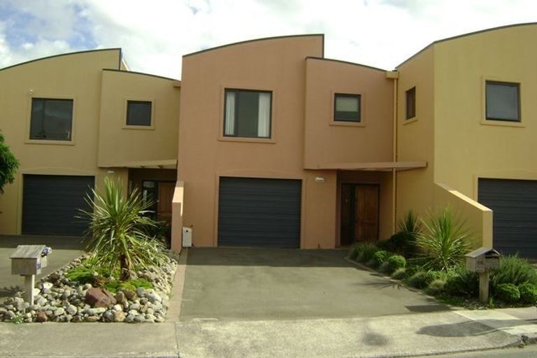Photo of property in 22 Marina View, Paremata, Porirua, 5026