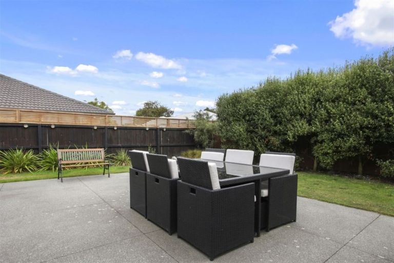 Photo of property in 5 Whio Close, Parklands, Christchurch, 8083