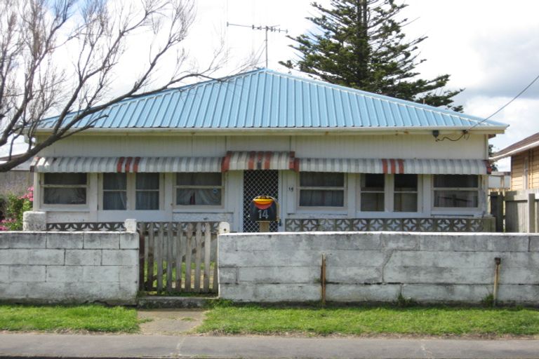 Photo of property in 14 Seafront Road, Castlecliff, Whanganui, 4501