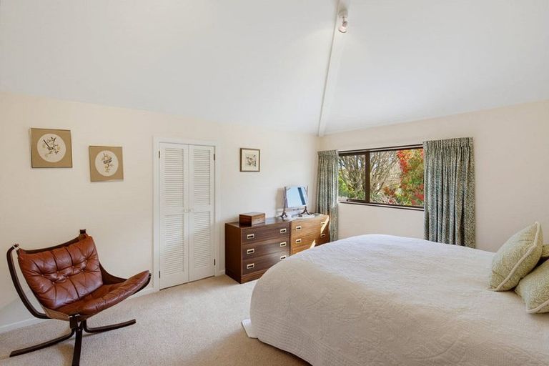 Photo of property in 10 Karaka Grove, Waikanae, 5036