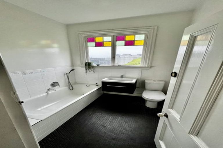 Photo of property in 13 Glenbervie Terrace, Thorndon, Wellington, 6011