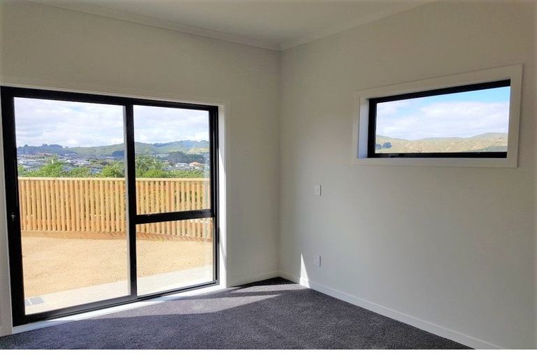 Photo of property in 1 Opaoa Way, Aotea, Porirua, 5024