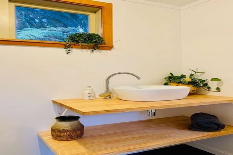 Photo of property in 581 South Titirangi Road, Titirangi, Auckland, 0604