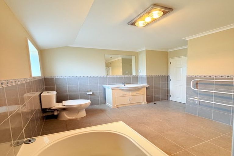 Photo of property in 2 Tavua Lane, Ranui, Auckland, 0612