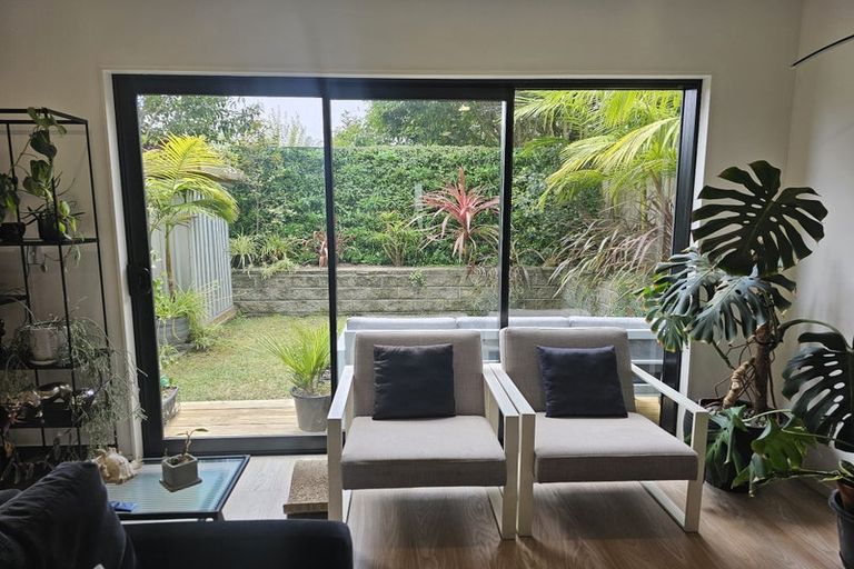 Photo of property in 19 Waru Lane, Te Atatu Peninsula, Auckland, 0610