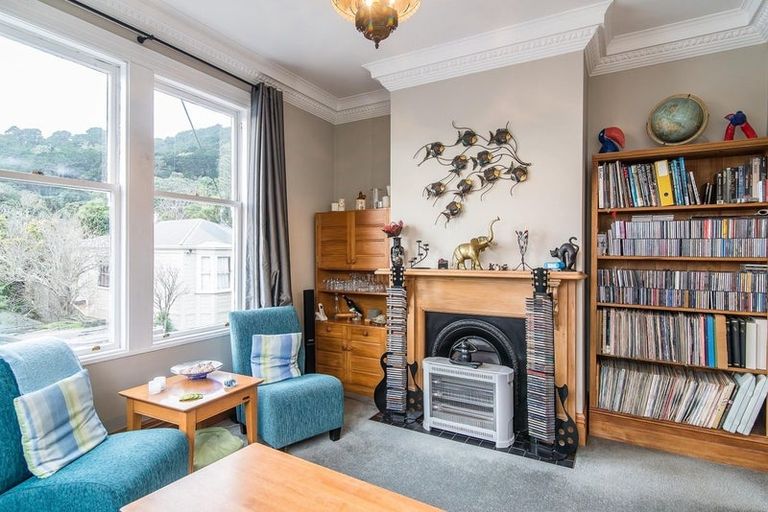 Photo of property in 2 Rixon Grove, Mount Victoria, Wellington, 6011