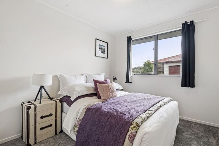 Photo of property in 1 Stephen Avenue, Henderson, Auckland, 0610