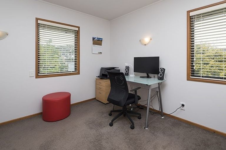 Photo of property in 17 Stevenson Way, Cockle Bay, Auckland, 2014