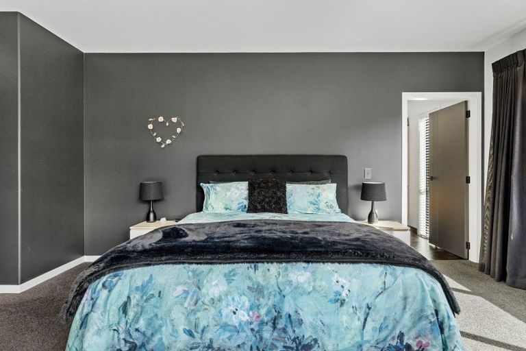 Photo of property in 2 Nga Tui Lane, Acacia Bay, Taupo, 3385