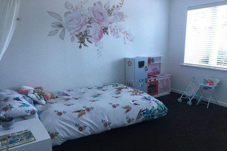 Photo of property in 12 Alston Avenue, Kelston, Auckland, 0602