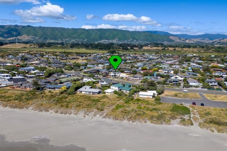 Photo of property in 116 Field Way, Waikanae Beach, Waikanae, 5036