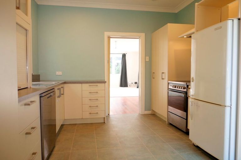 Photo of property in 132 Wellington Road, Paekakariki, 5034
