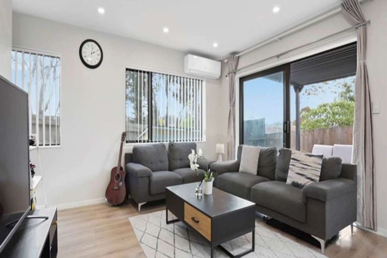 Photo of property in 152c Colwill Road, Massey, Auckland, 0614