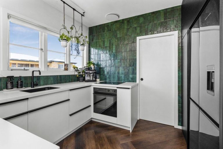 Photo of property in 709 Grove Road, Mayfair, Hastings, 4122