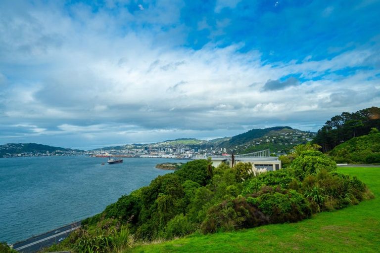 Photo of property in 11 Sovereign Point, Kaiwharawhara, Wellington, 6035