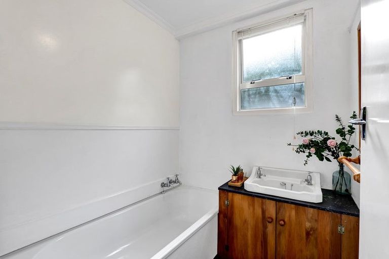 Photo of property in 2/164 Vivian Street, New Plymouth, 4310