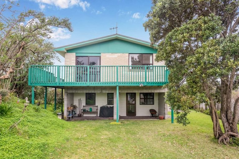 Photo of property in 5 Mahoe Street, Otaki Beach, Otaki, 5512