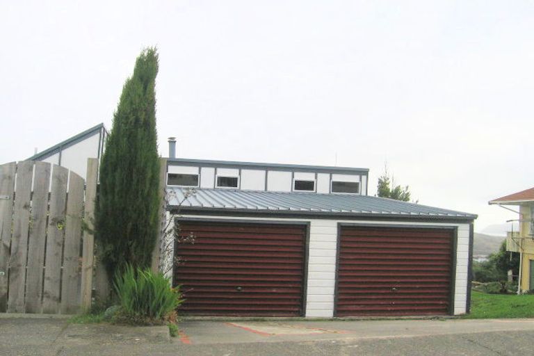 Photo of property in 110 Conclusion Street, Ascot Park, Porirua, 5024
