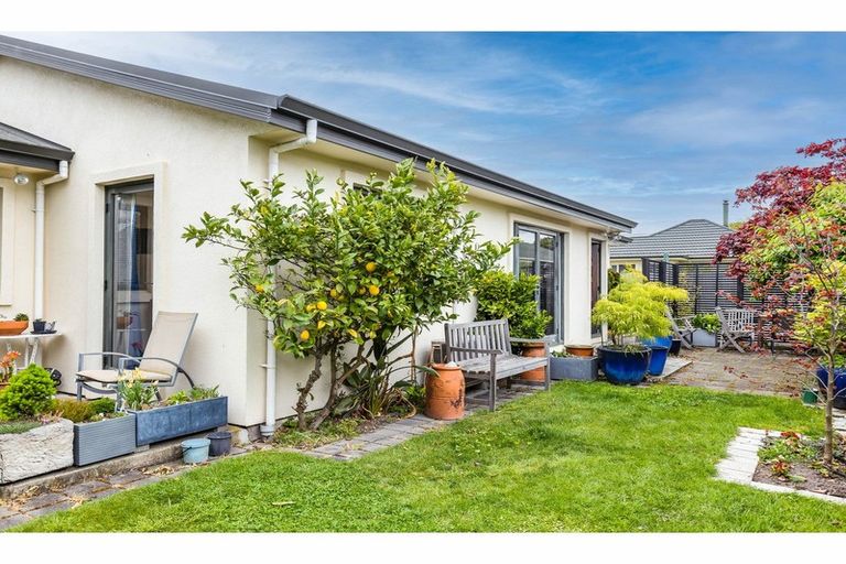 Photo of property in 2/64a Cutts Road, Russley, Christchurch, 8042