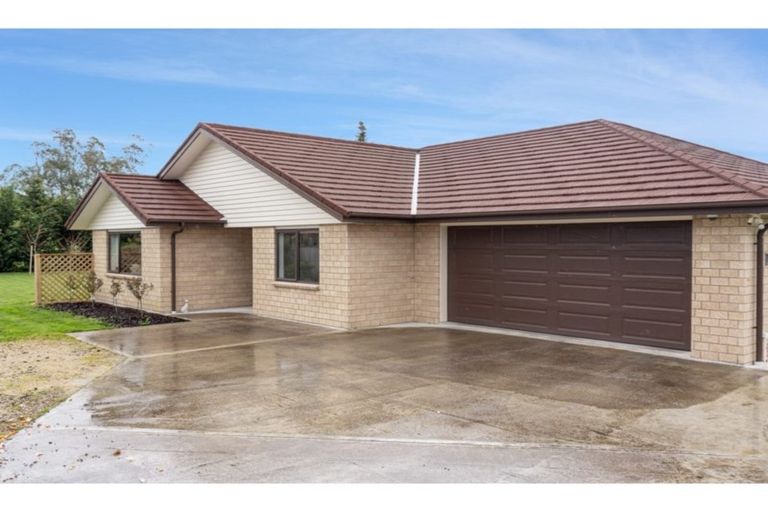 Photo of property in 27 Carrington Drive, Carterton, 5713
