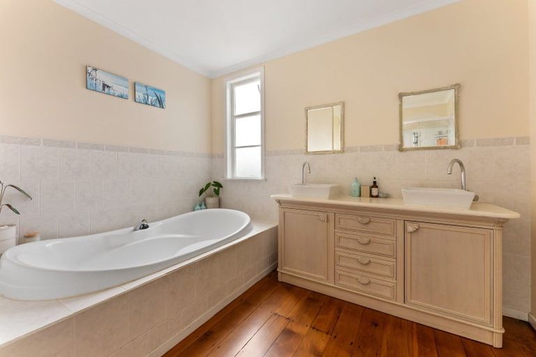 Photo of property in 42 Hastings Street, Halcombe, Feilding, 4779