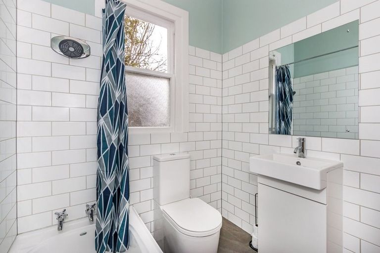 Photo of property in 1/221 Edgeware Road, Edgeware, Christchurch, 8013